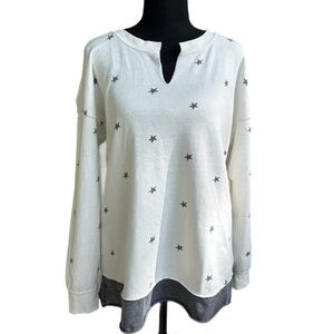 Vintage Havana Off-White Star Print Cold-Shoulder Sweatshirt w/ Notched Neckline